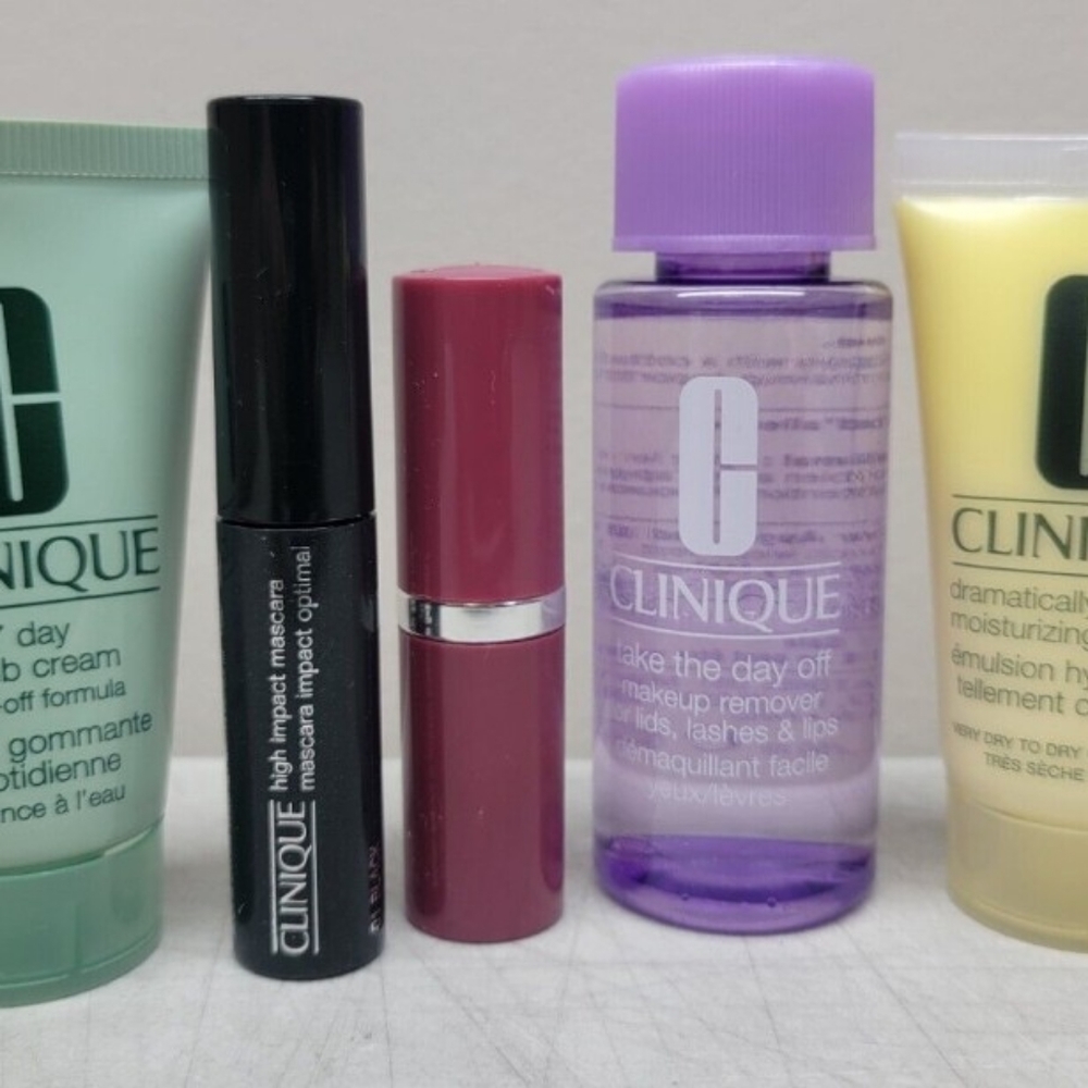 A BRAND NEW CLINIQUE FIVE PIECE   WHICH INCLUDES